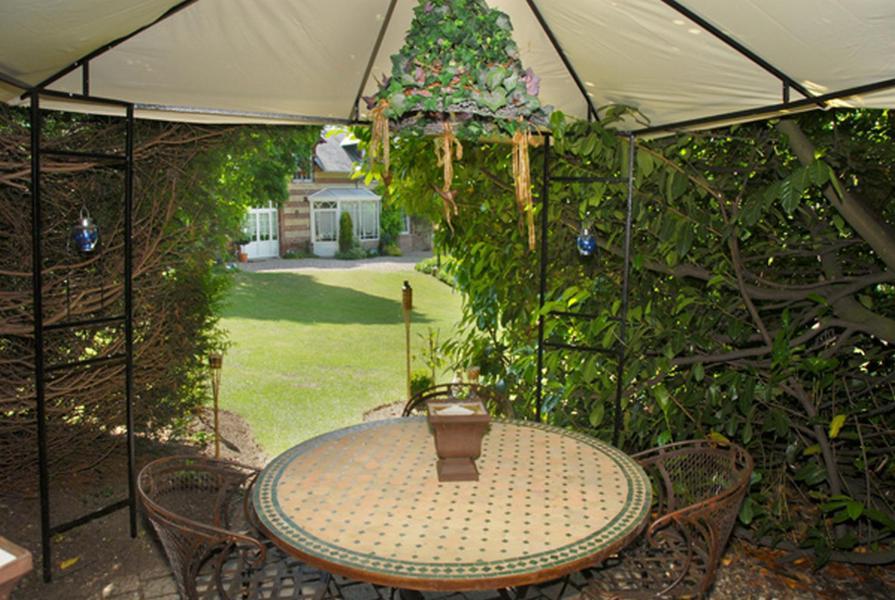 Le Domaine Des Pres Du Hom Bed & Breakfast Bezu-Saint-Eloi Exterior photo