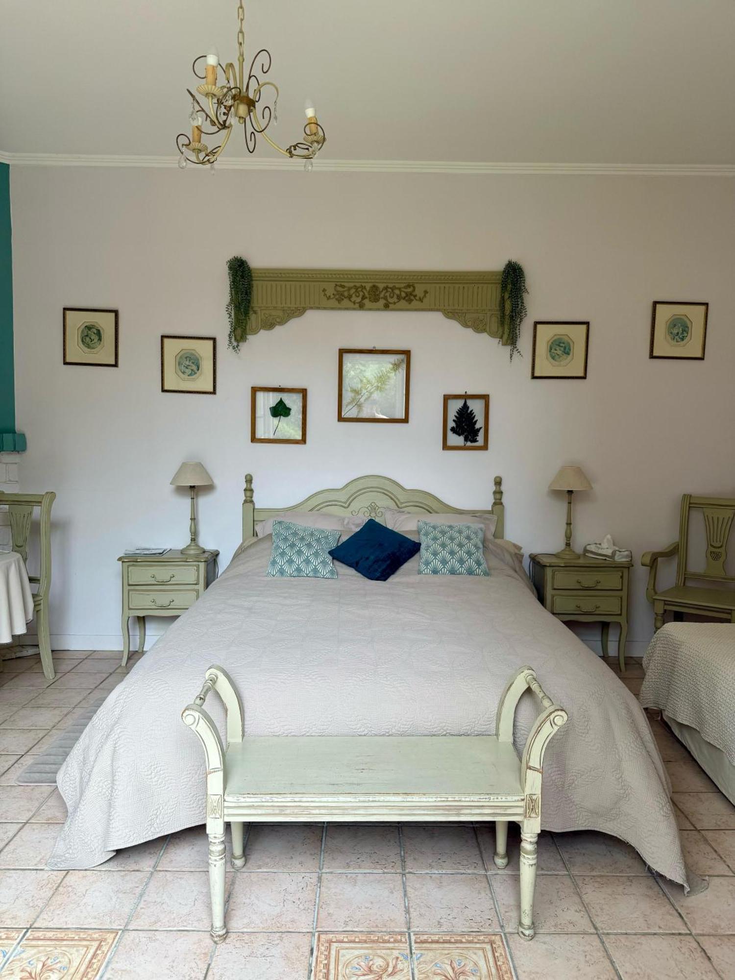 Le Domaine Des Pres Du Hom Bed & Breakfast Bezu-Saint-Eloi Exterior photo