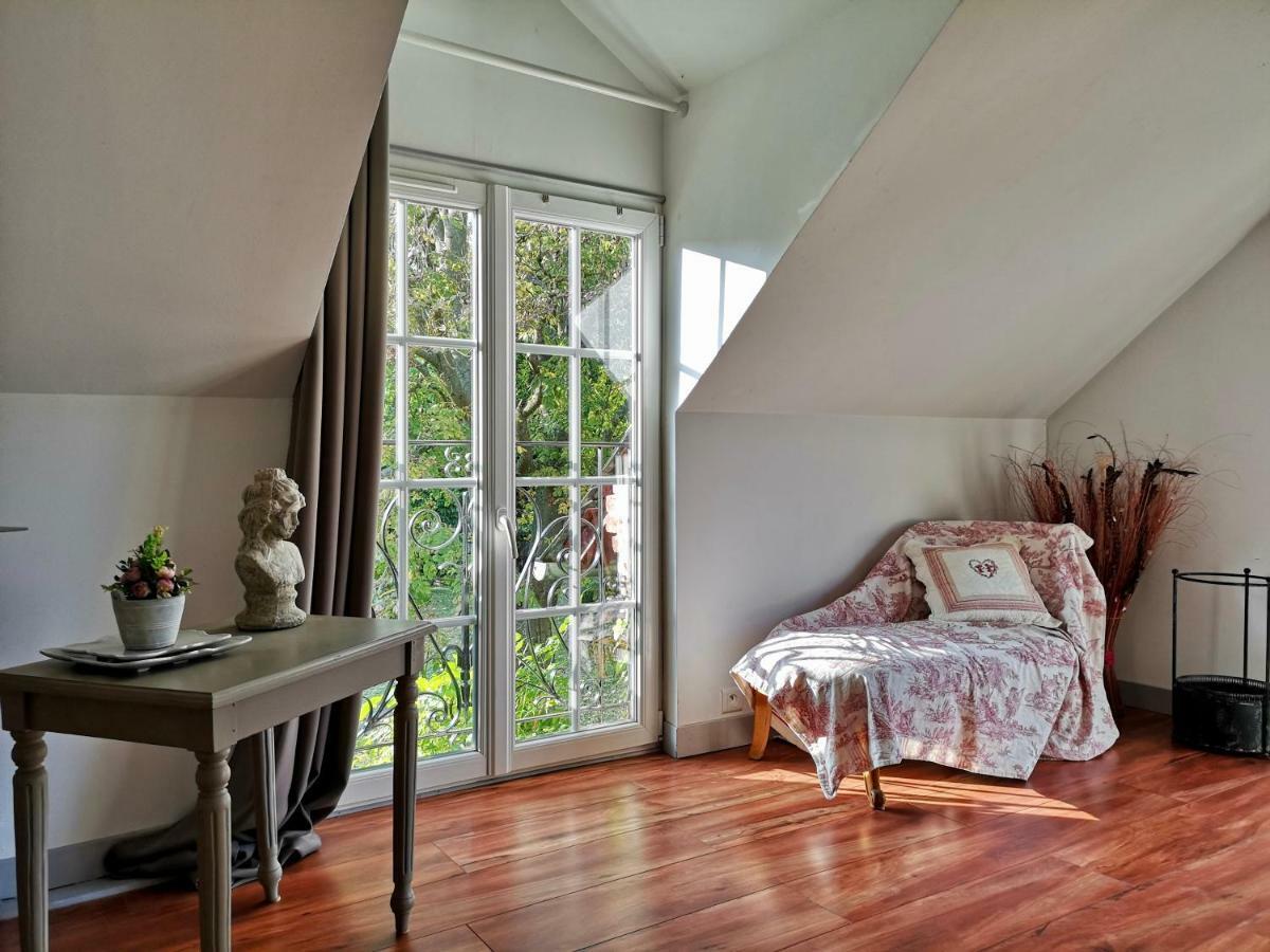 Le Domaine Des Pres Du Hom Bed & Breakfast Bezu-Saint-Eloi Exterior photo