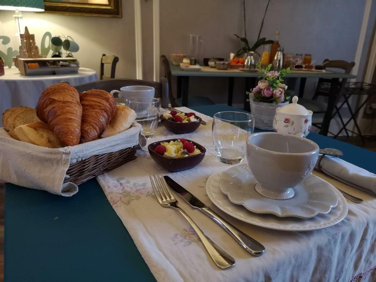Le Domaine Des Pres Du Hom Bed & Breakfast Bezu-Saint-Eloi Exterior photo